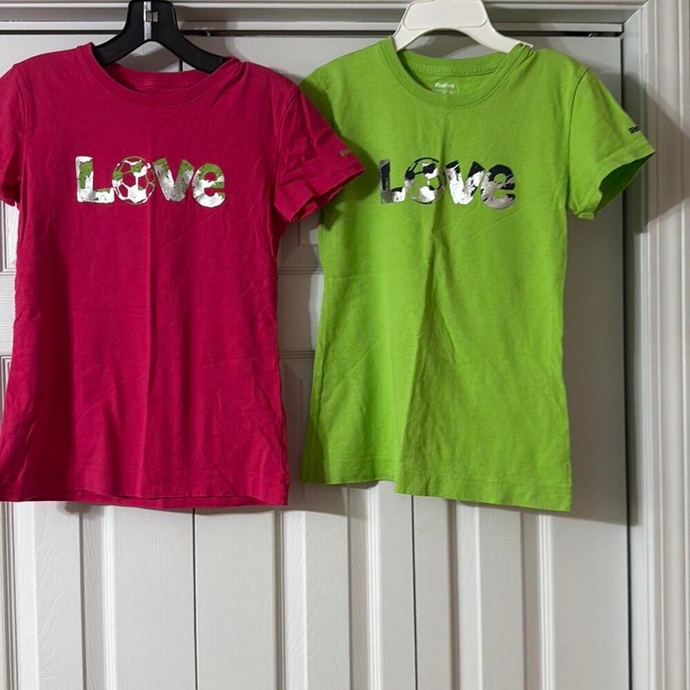 Reebok red and green cotton T-Shirts Love Soccer Girls Size L